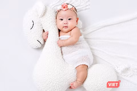 Hành trình giành sự sống cho bé gái sinh non nặng 600 gram