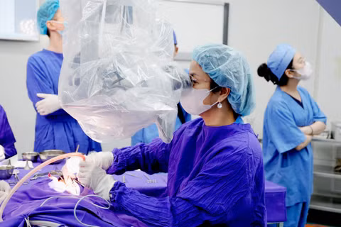 Bé trai 9 tuổi tổn thương tai nghiêm trọng vì cố lấy viên bi mắc trong tai