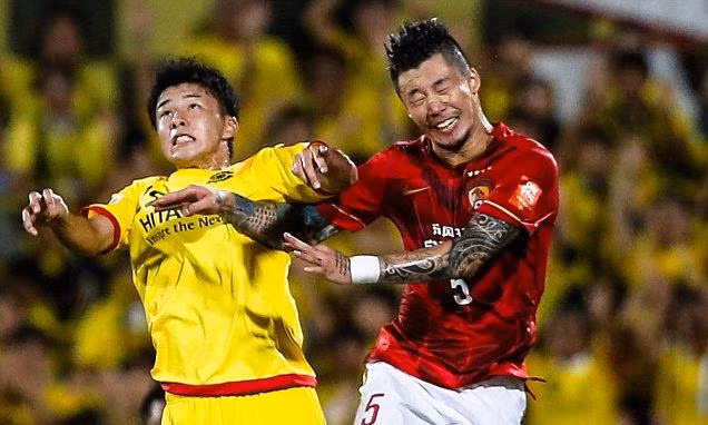 Sở dĩ Zhang Linpeng được cổ động viên Trung Quốc gọi là Zhangmos – bởi lối chơi của cầu thủ này khá giống với Sergio Ramos. Ảnh AP Sở dĩ Zhang Linpeng được cổ động viên Trung Quốc gọi là Zhangmos – bởi lối chơi của cầu thủ này khá giống với Sergio Ramos. Ảnh AP