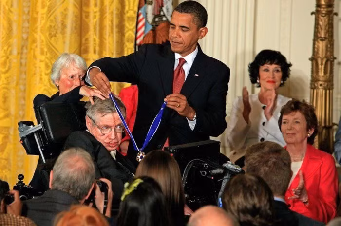 Những phát minh vĩ đại của nhà vật lý Stephen Hawking - Ảnh 1