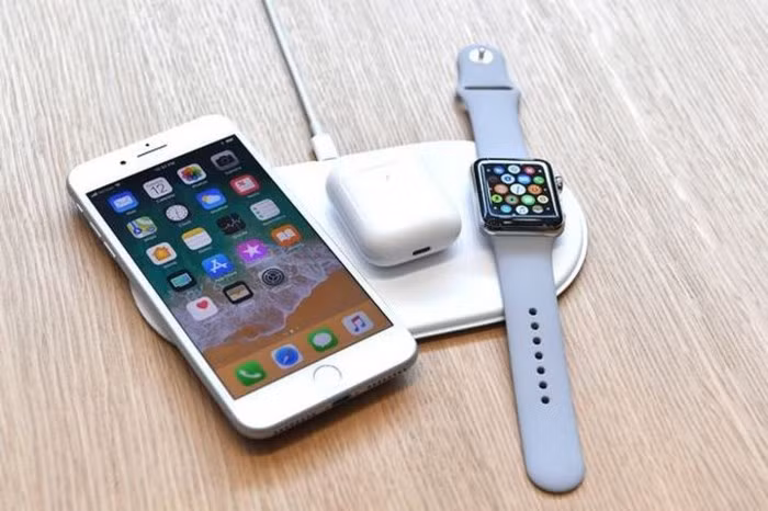 Sạc không dây cho iPhone 8/iPhone X bị tố khiến pin nhanh chai hơn? - Ảnh 1