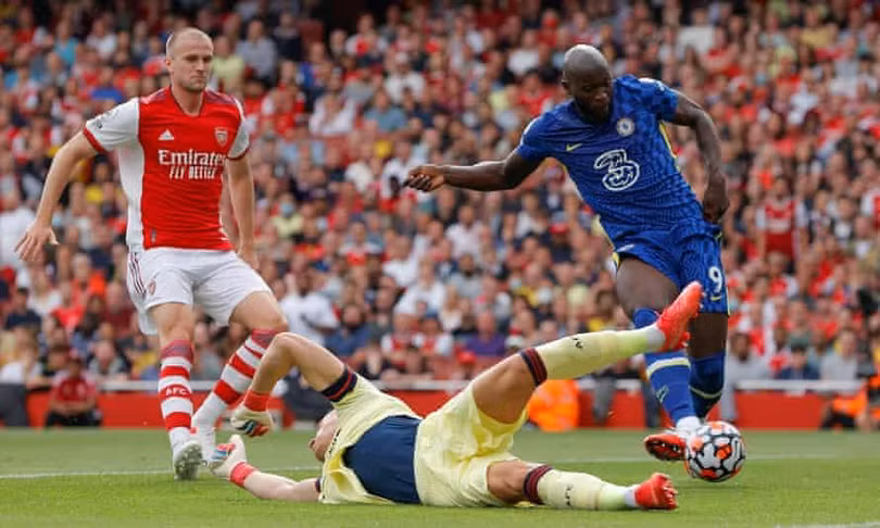  Romelu Lukaku ghi bàn và có màn trình diễn xuất sắc nhất trong chiến thắng 2-0 của Chelsea tại Emirates. Ảnh AP.