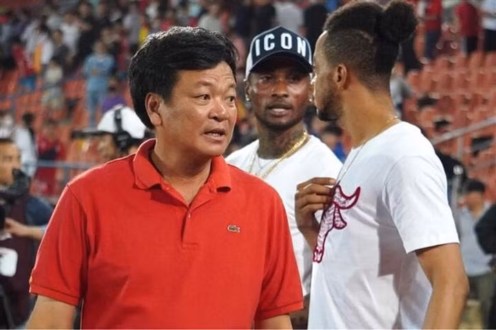 Quan hệ giữa bầu Hoàn (Hải Phòng) với VPF đang có chiều hướng ngày càng xấu đi. Ảnh HPFC. Quan hệ giữa bầu Hoàn (Hải Phòng) với VPF đang có chiều hướng ngày càng xấu đi. Ảnh HPFC.