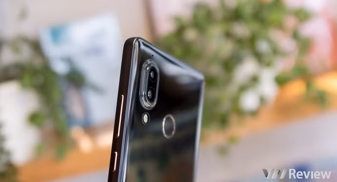 Cận cảnh Sharp Aquos S3 đầu tiên tại Việt Nam: màn tai thỏ 6 inch, Snapdragon 630, giá dự kiến 11 triệu đồng - Ảnh 13