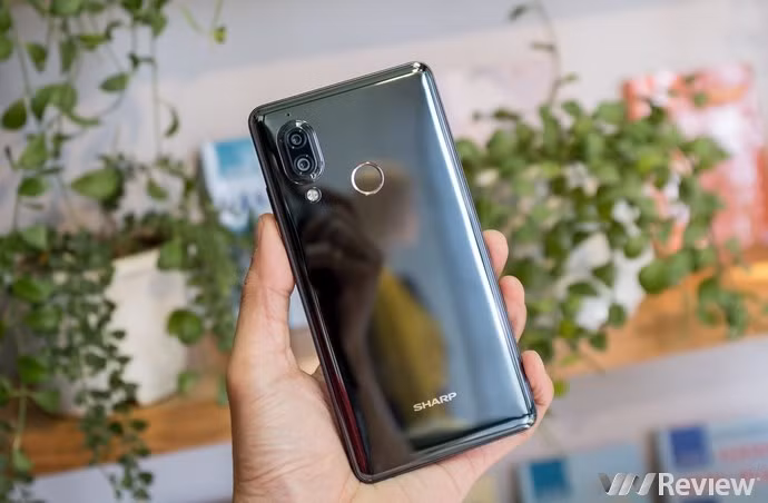 Cận cảnh Sharp Aquos S3 đầu tiên tại Việt Nam: màn tai thỏ 6 inch, Snapdragon 630, giá dự kiến 11 triệu đồng - Ảnh 12