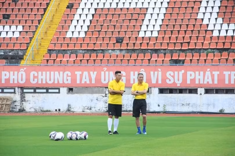 HLV trưởng Chu Đình Nghiêm đã chính thức gia nhập Hải Phòng. Ảnh CLB HP HLV trưởng Chu Đình Nghiêm đã chính thức gia nhập Hải Phòng. Ảnh CLB HP