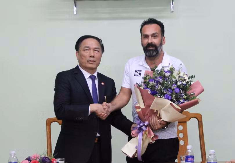 Trước ngày hội quân, Thanh Hóa đã kịp đưa về ông thầy người Italia HLV Fabio Lopez để chèo lái đội bóng V.League 2020 (ảnh Mạnh Cường)