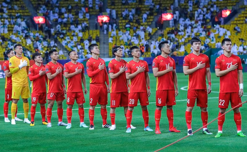 Ông thầy Hàn Quốc đã mạo hiểm khi không sử dụng một một cầu thủ có khả năng đánh chặn và phòng ngự từ xa ở khu vực trung lộ khi đối đầu với một đội bóng Tây Á. Ảnh VFF. Ông thầy Hàn Quốc đã mạo hiểm khi không sử dụng một một cầu thủ có khả năng đánh chặn và phòng ngự từ xa ở khu vực trung lộ khi đối đầu với một đội bóng Tây Á. Ảnh VFF.