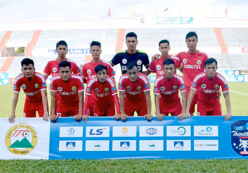 Hồng Lĩnh Hà Tĩnh sẽ diễn lại màn tái đấu với Fico Tây Ninh tại hạng Nhất năm ngoái. Ảnh HLHT
