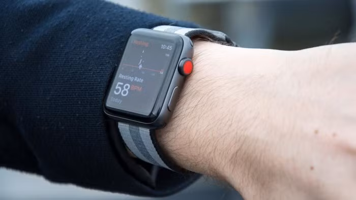 Apple Watch đánh bại mọi đối thủ, thống trị thị trường wearable 2017 - Ảnh 1