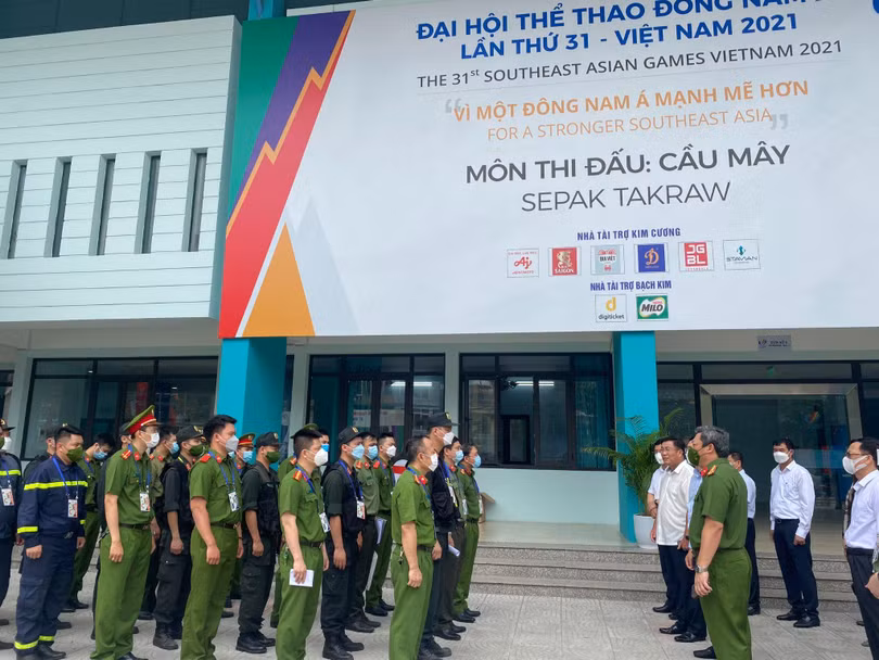 Bí thư Quận ủy Hoàng Mai Nguyễn Quang Hiếu kiểm tra công tác bảo đảm an ninh, trật tự phục vụ SEA Games 31. Ảnh HM Bí thư Quận ủy Hoàng Mai Nguyễn Quang Hiếu kiểm tra công tác bảo đảm an ninh, trật tự phục vụ SEA Games 31. Ảnh HM