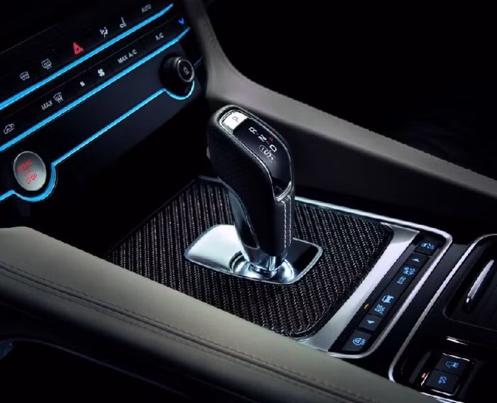 Jaguar F-Pace SVR với công suất 'khủng' thách thức Mercedes - AMG GLS 63 - Ảnh 9