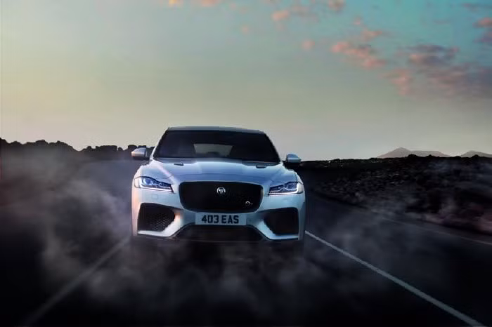 Jaguar F-Pace SVR với công suất 'khủng' thách thức Mercedes - AMG GLS 63 - Ảnh 1