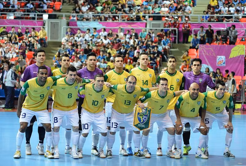 Ngay ở trận ra quân, thầy trò HLV Phạm Minh Giang đã chịu thua Brazil với tỉ số 1-9 Ngay ở trận ra quân, thầy trò HLV Phạm Minh Giang đã chịu thua Brazil với tỉ số 1-9
