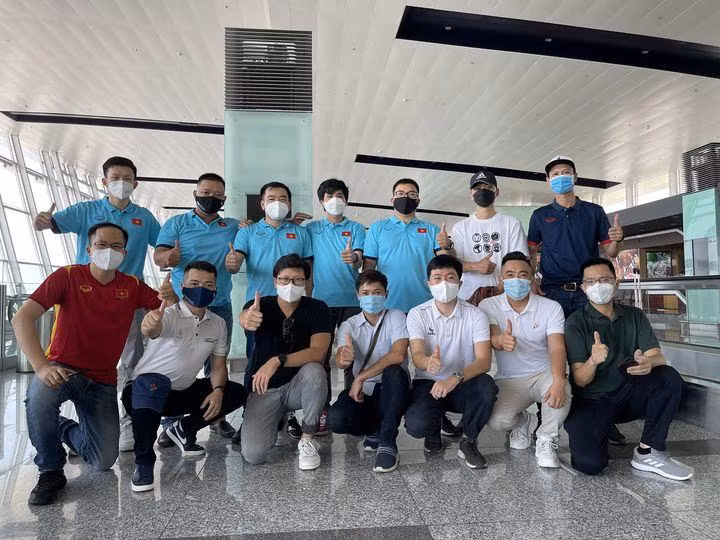 Đoàn phóng viên thể thao Việt Nam tại Dubai. Ảnh FBNV.