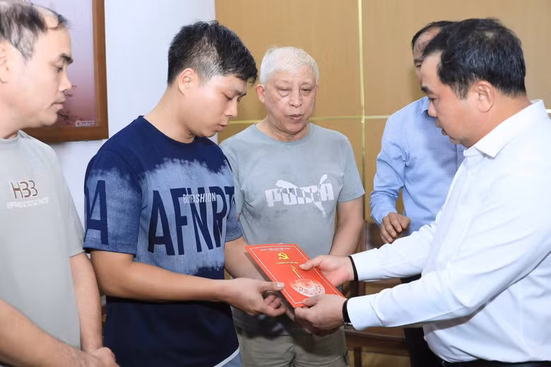 Hà Nội hỗ trợ khẩn 382 triệu đồng cho nạn nhân vụ cháy ở Tây Hồ