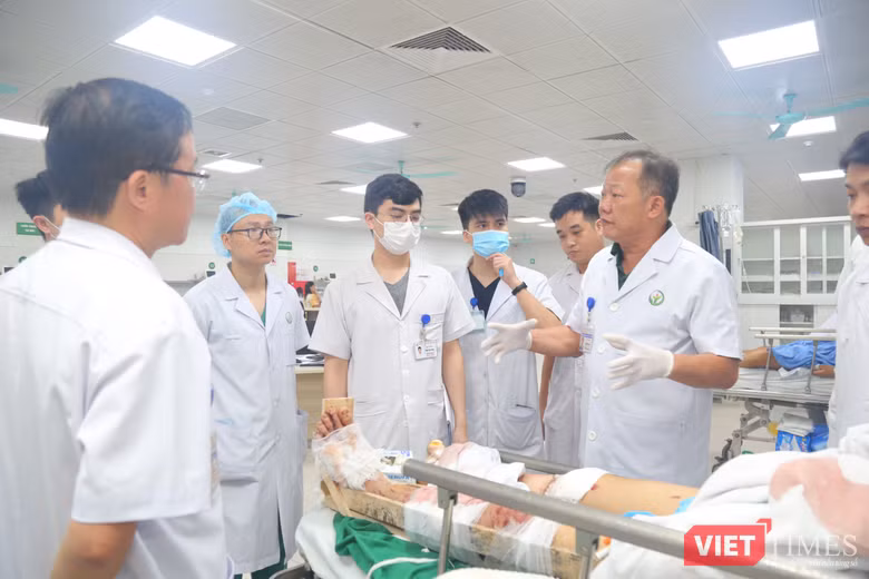Bệnh viện Việt Đức được vinh danh chuyển đổi số: Gần 30 năm đưa công nghệ đến gần người bệnh